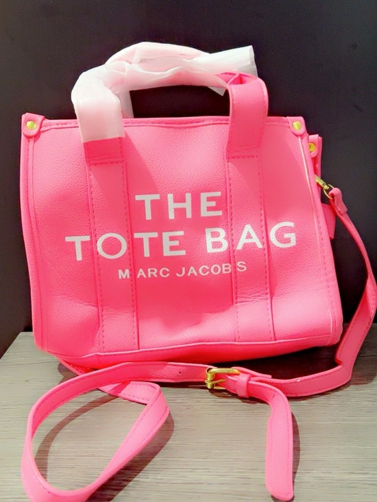 Marc Jacobs Handbags - Marc Jacobs THE TOTE BAG in Vibrant Pink